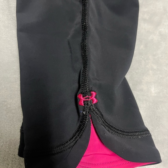 🌸Under Armour Black and Pink Capri Leggings - Picture 5 of 6